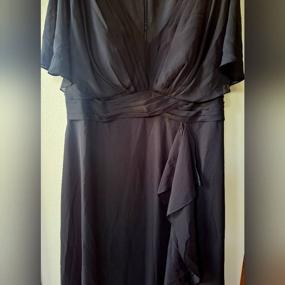 NWT JJ's House Black A-Line V-neck Chiffon Ruffle Dress Zip Womens Size 22 - Picture 4 of 13